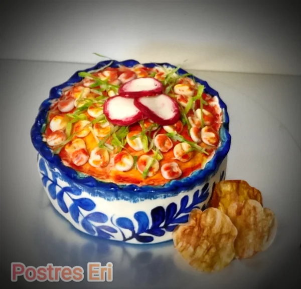 Pastel plato de pozole